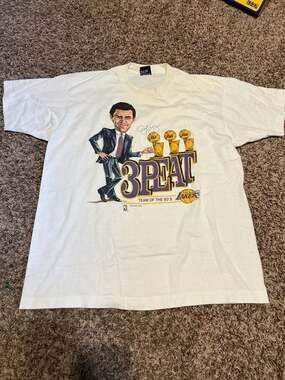 VINTAGE 80s RARE Los Angeles Lakers “3Peat Team of the 80s” '89 - White / Large